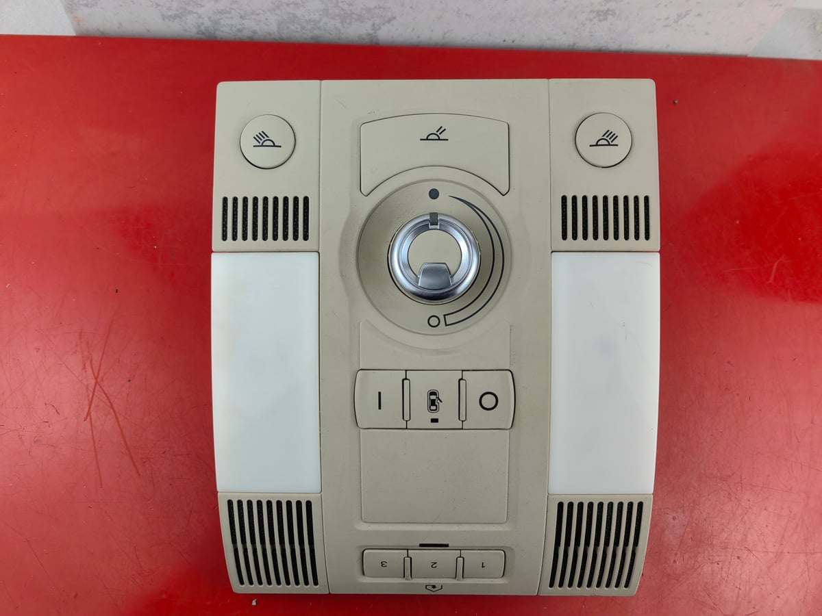 Audi panel przycisków/ sterowania 4E0947097CE Uszkodzony