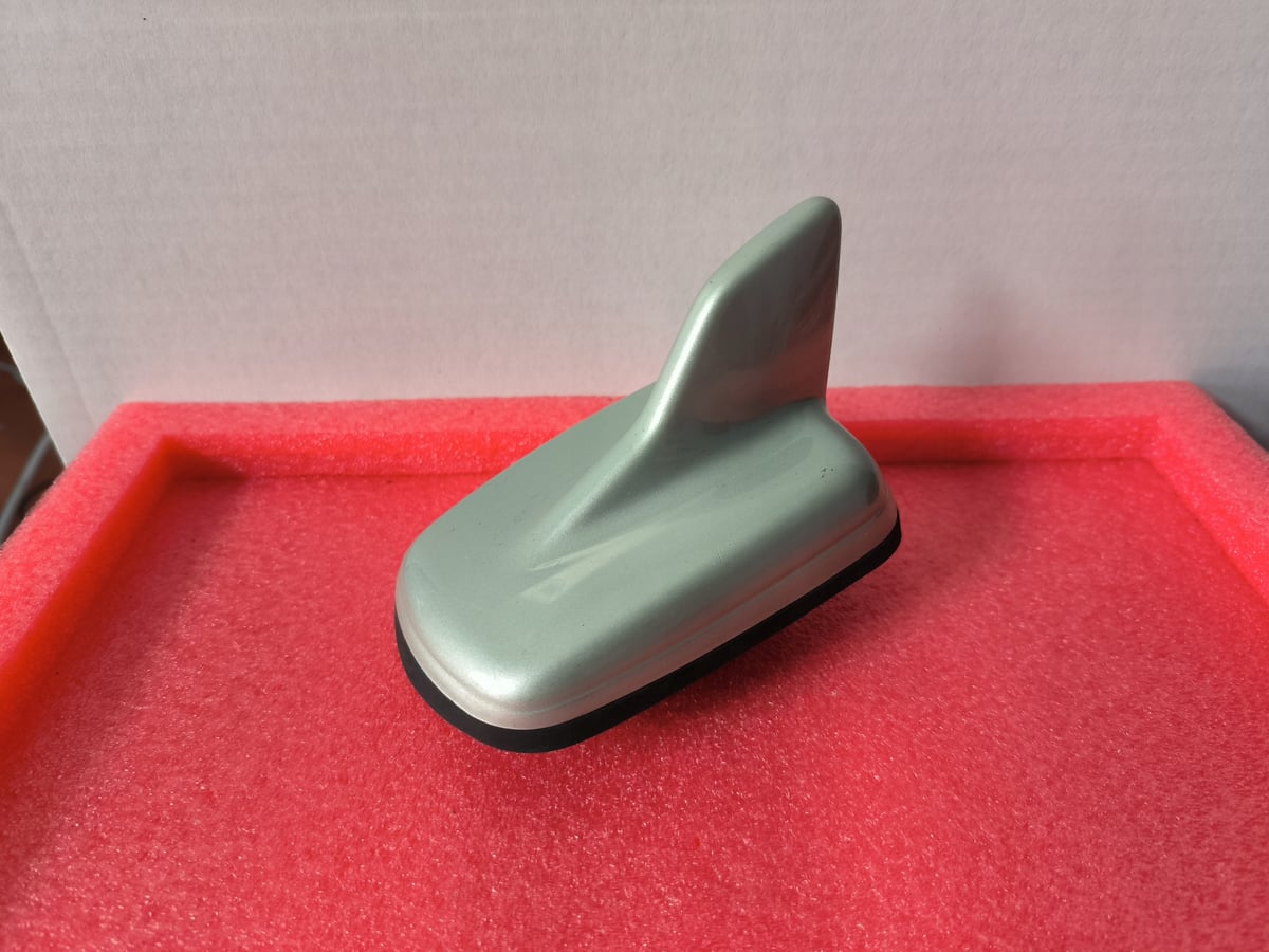 Audi OE Antena dachowa GPS 4N0035503AM Kolor X7E
