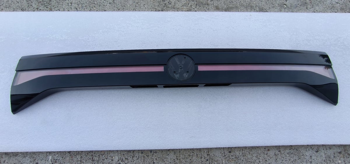 VW Volkswagen T-Cross Lampa Klapy Centralna LED 2GM827577J