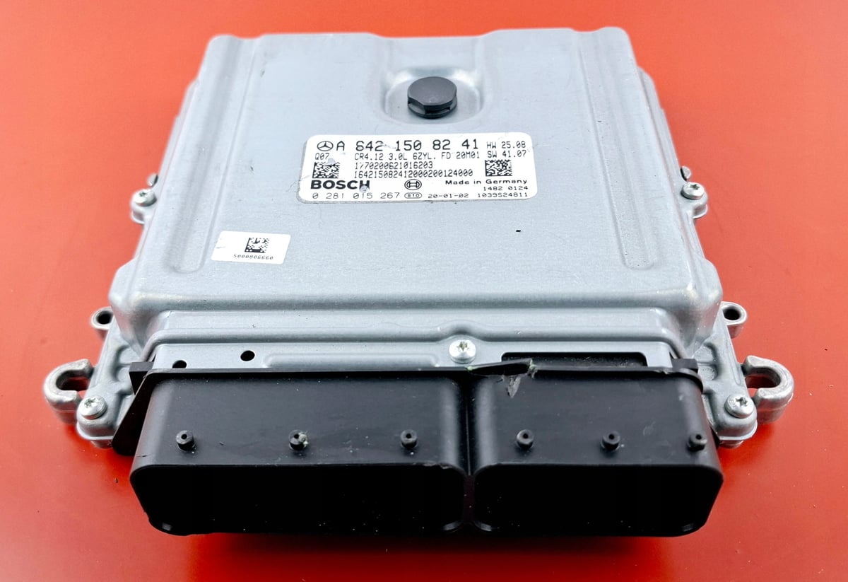 Mercedes-Benz W211 Moduł Sterownik silnika ECU A6421508241 0281015267 Nowy