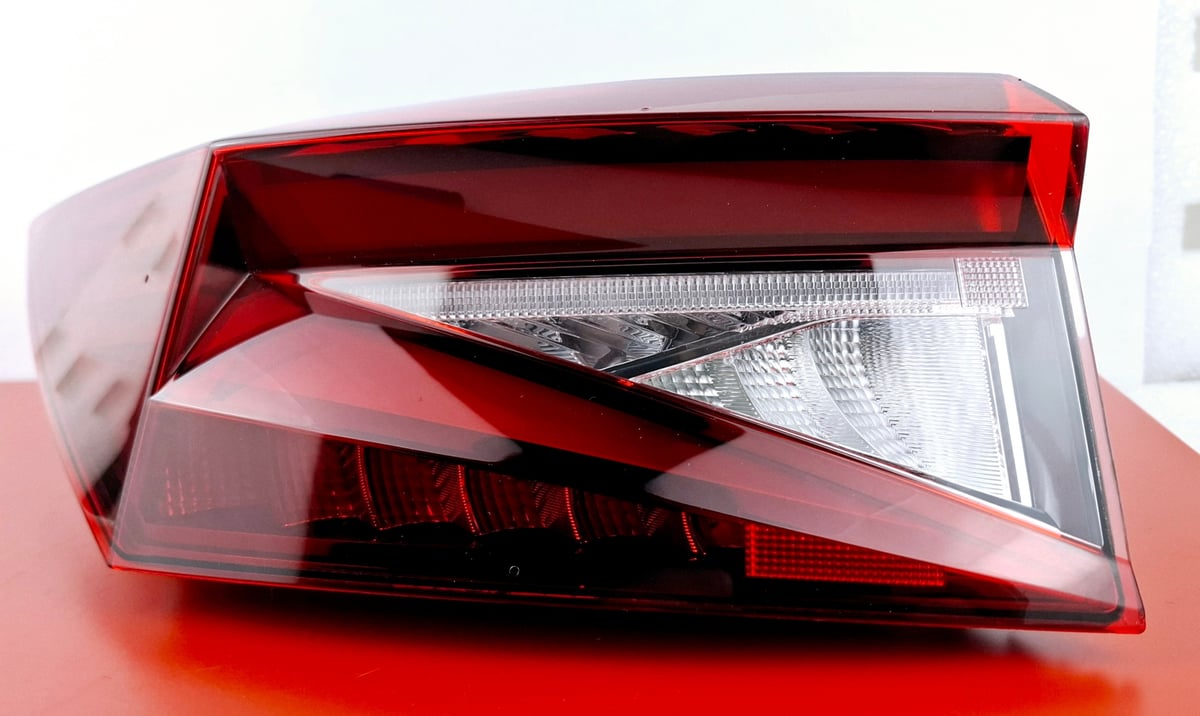 Skoda Enyaq IV Led Lampa tylna Lewa 5LA945207E