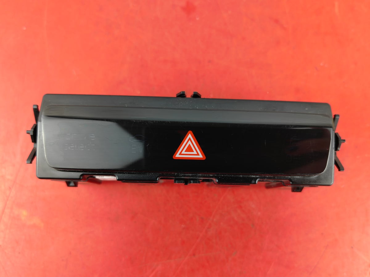 Audi Q4 Włącznik świateł awaryjnych 85E925301F (1)