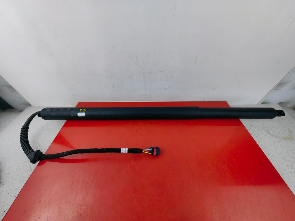 Audi A3 8Y Siłownik klapy bagażnika 8Y4827851F T3