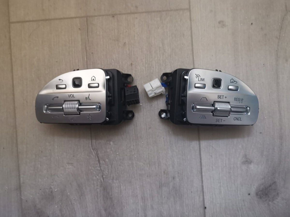 Przyciski kierownicy Mercedes A0999051504