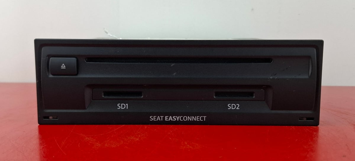 Seat Leon Czytnik radia/nawigacji MIB2 5QA035858 Uszkodzony