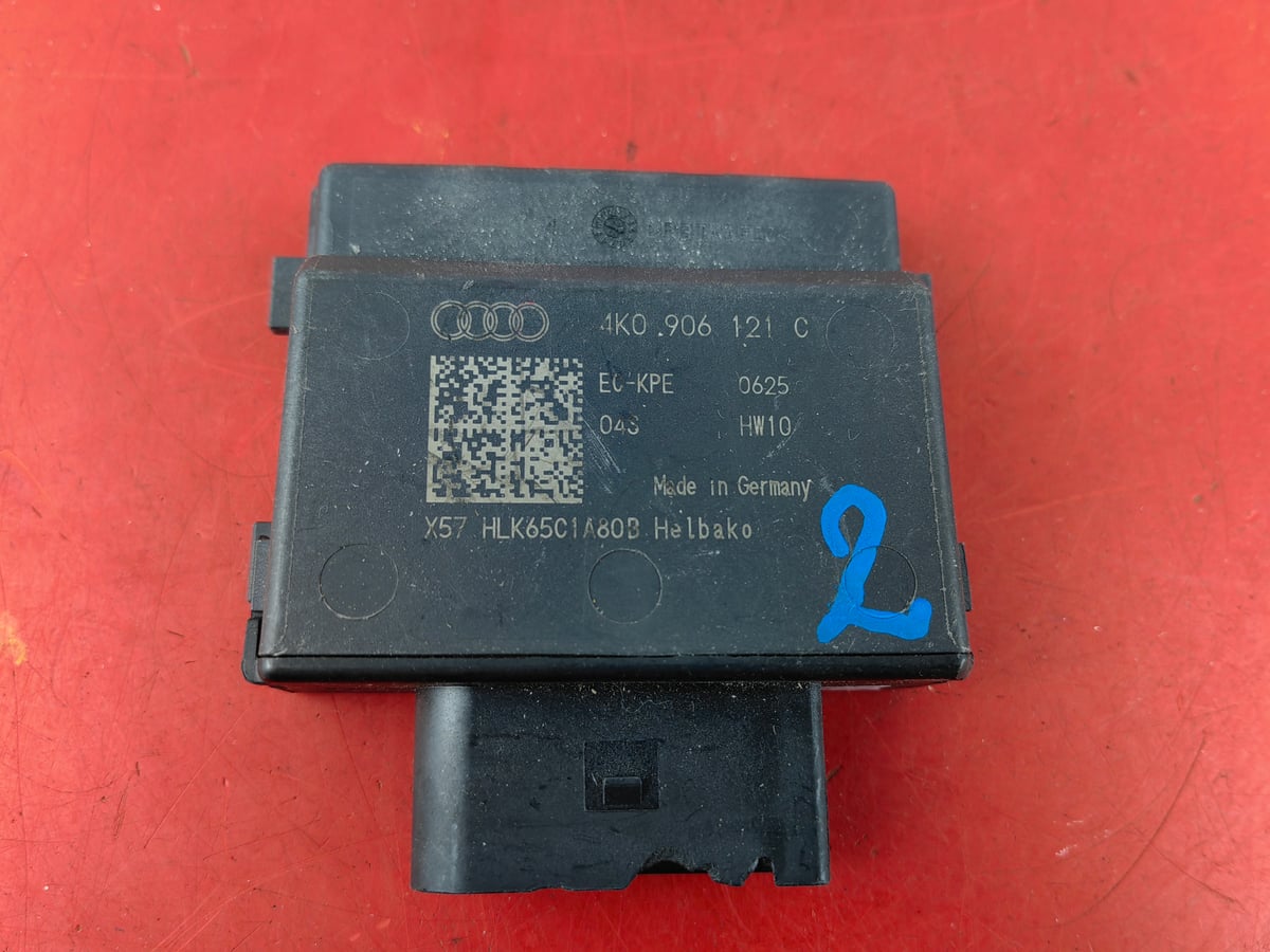 Audi A4 sterownik paliwa 4K0906121C (2)