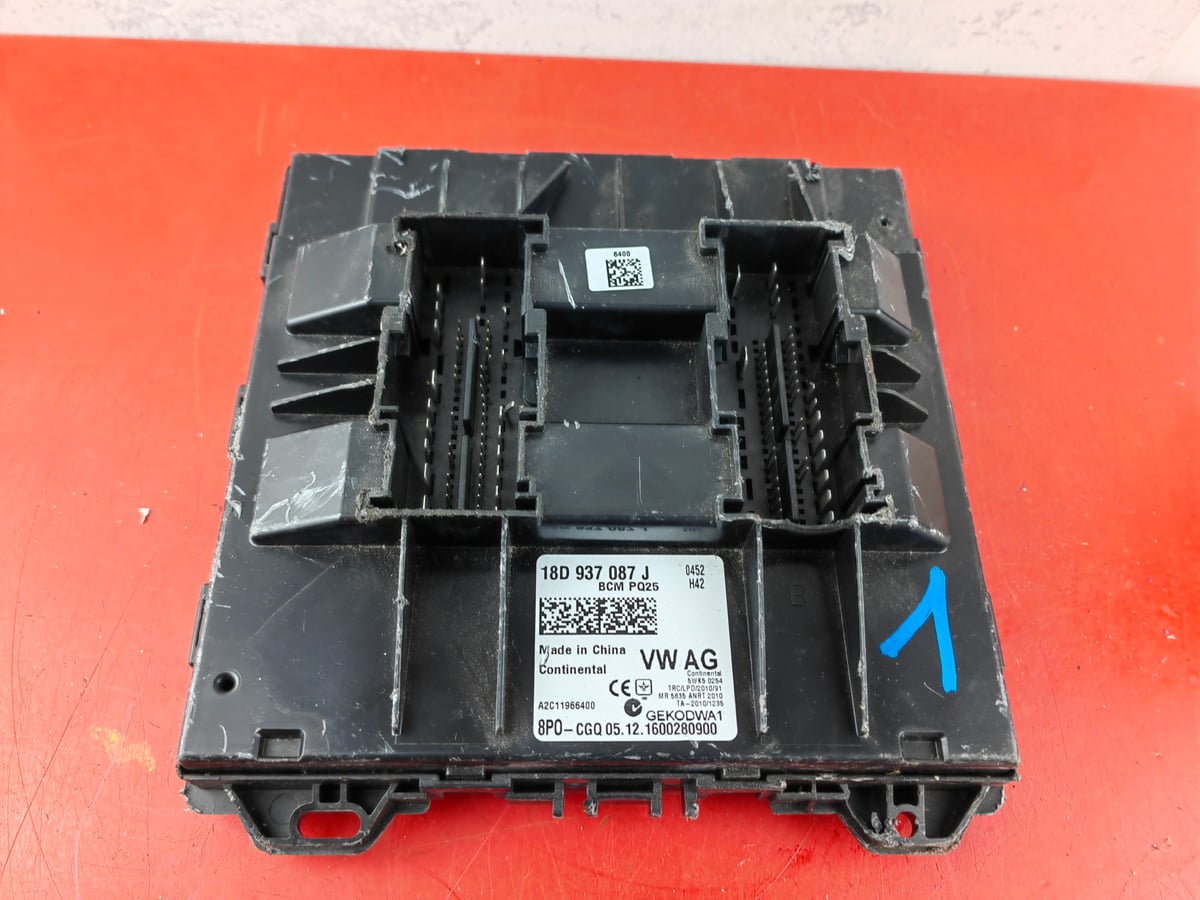 Volkswagen AG moduł sterujący BCM 18D937087J (1)