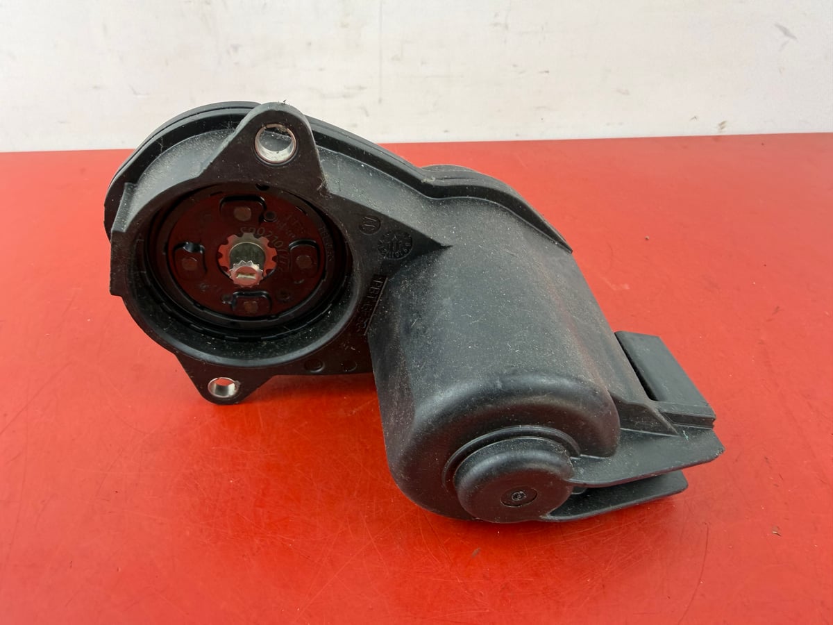 Audi A4 b9 Zacisk hamulcowy Lewy Tył 8W0405BB