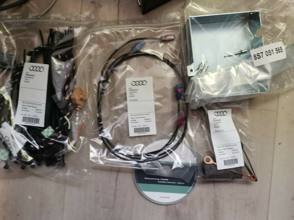 Zestaw do systemu lokalizacji Audi TT 8S7051889