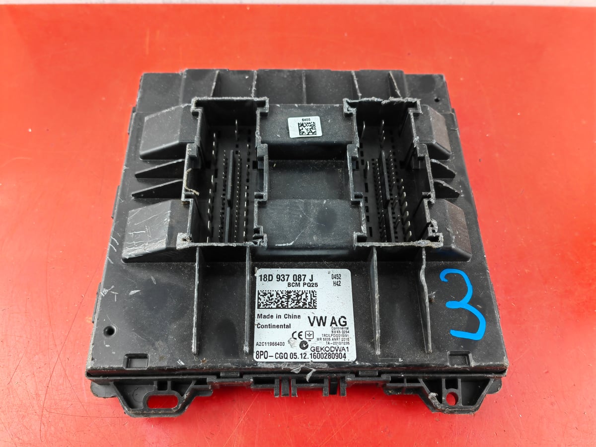 Volkswagen AG moduł sterujący BCM 18D937087J (3)