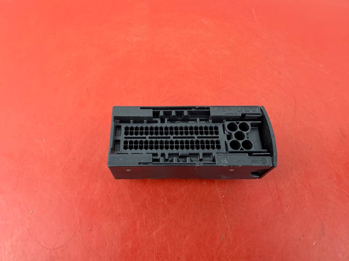 Oprawka wtyczki Volkswagen 1S0906385
