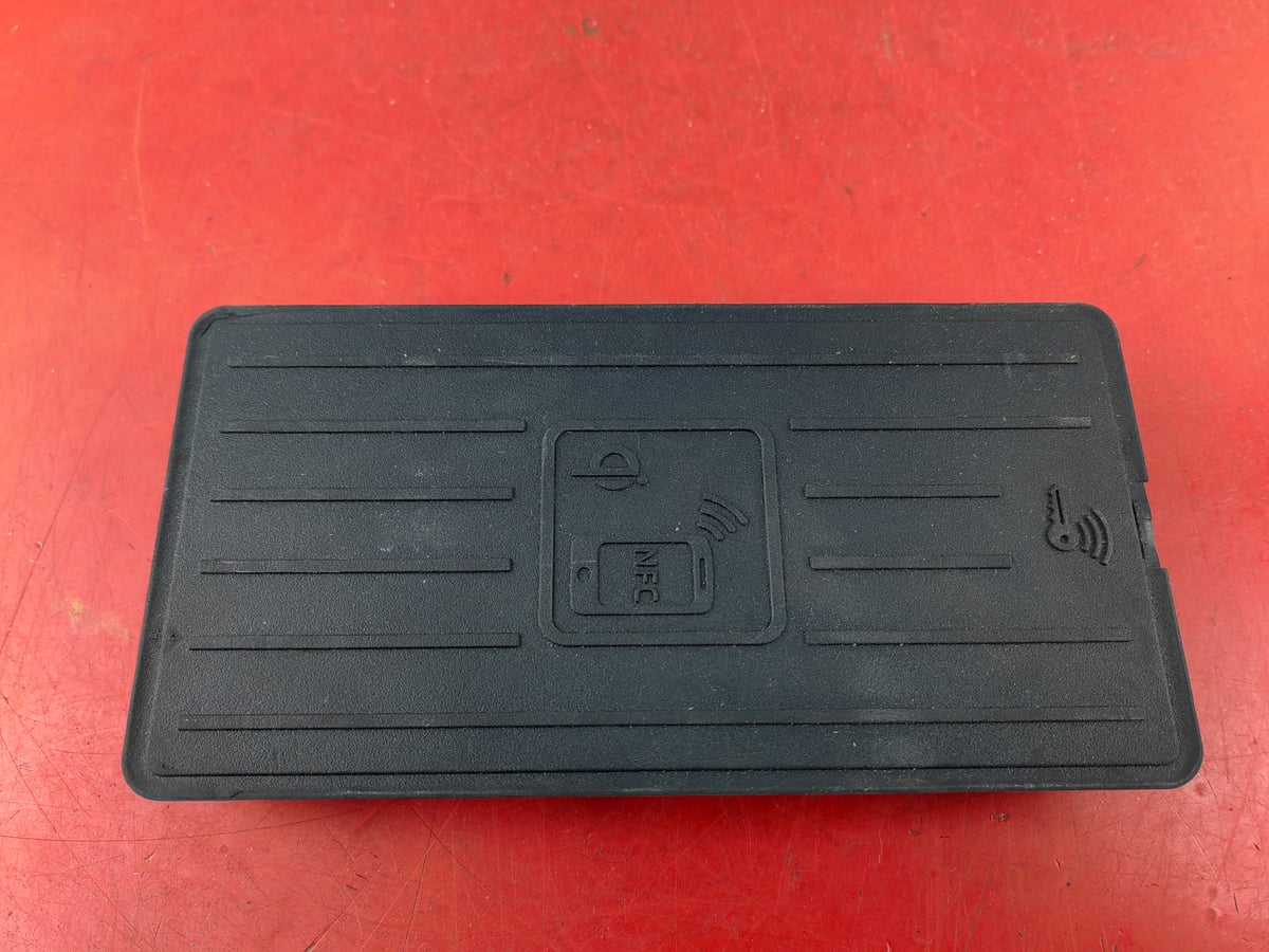 Audi A6 Ładowarka indukcyjna 4K0035773B (2)