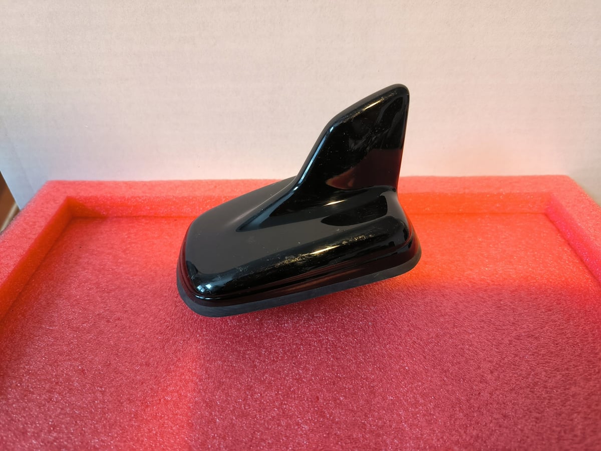 Audi OE Antena dachowa GPS 4N0035503N Kolor Czarny Y9B