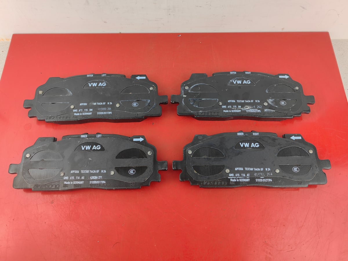 Audi OE Oryginalne klocki hamulcowe Przednie 4M0698151BH 4M0615116AS
