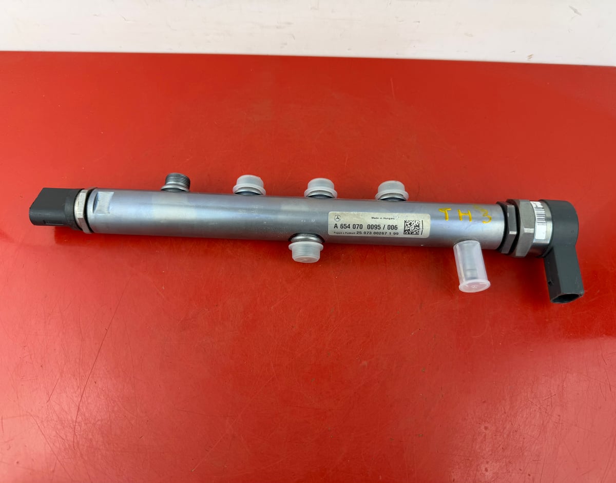 Mercedes-Benz C W205 Listwa wtryskowa A6540700095 A6540780049 T3