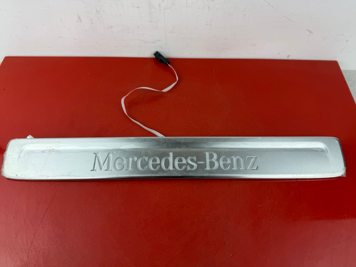 Mercedes-Benz GLC W206 Listwa progowa Podświetlana A2066801801 T3