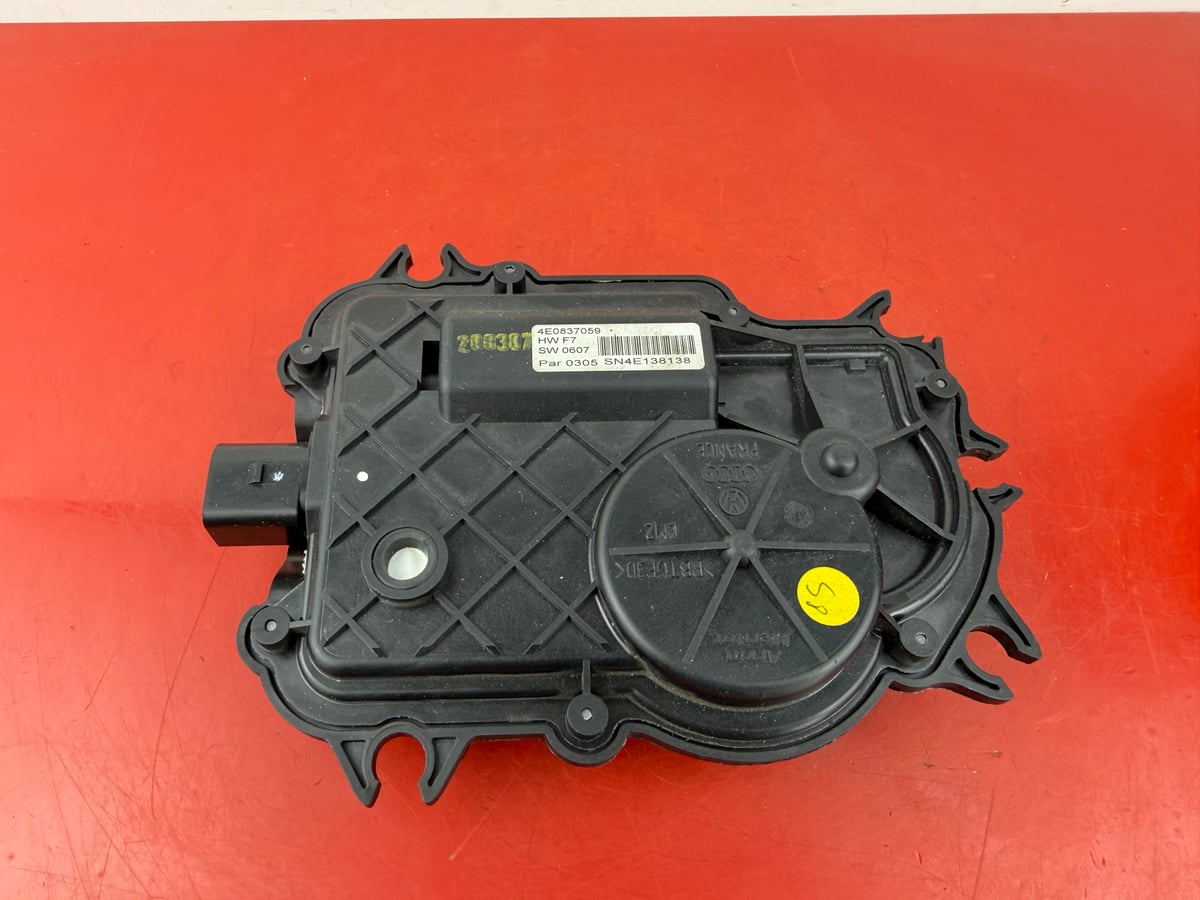 Audi A8 D3 Silnik / Dociąg drzwi Prawe Tylne 4E0837059