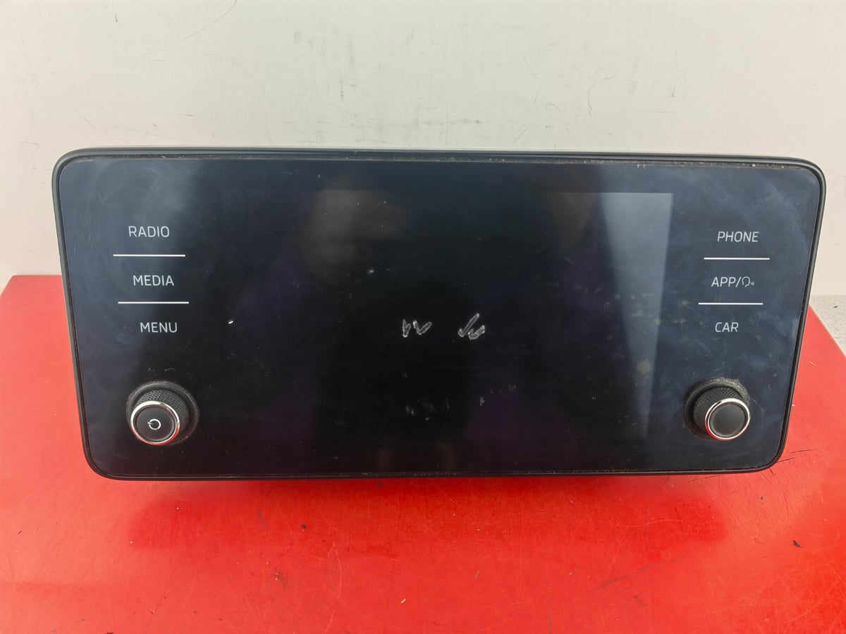 Skoda Scala kamiq radio wyświetlacz 654035869H zawiesza się na logo