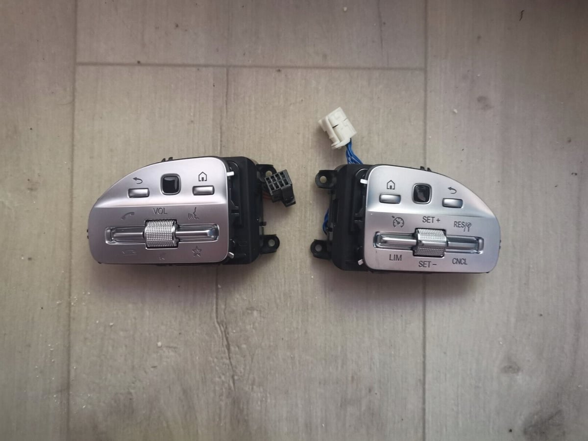 Przyciski kierownicy Mercedes A0999051404