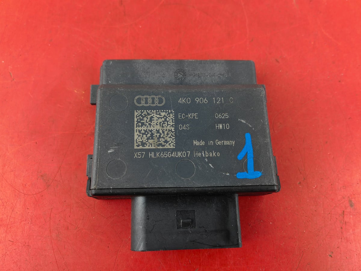 Audi A4 sterownik paliwa 4K0906121C (1)