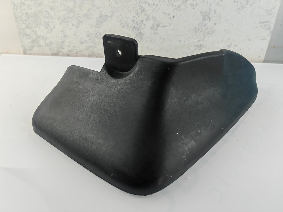 Daewoo Nexia prawa przednia chlapacza 96175640