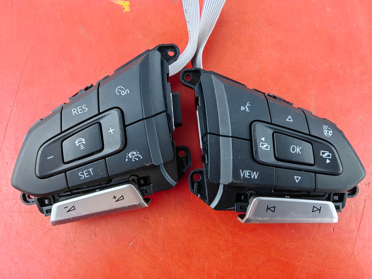 Volkswagen Golf Przyciski, przełączniki kierownicy 3G0959442S (1)