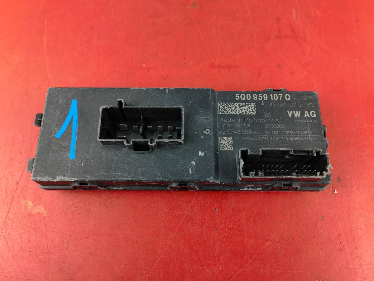 Volkswagen Tiguan Modul Sterownik Bagażnika 5Q0959107Q (1)
