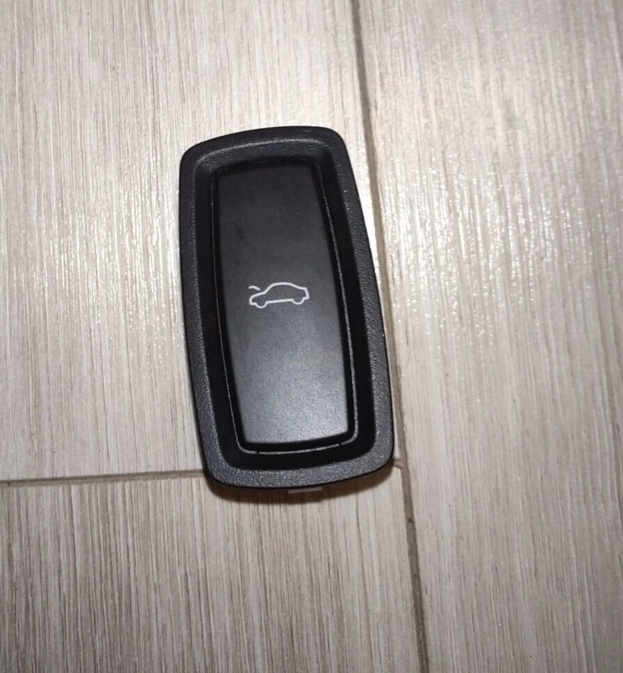 AUDI A6 C7 PRZYCISK OTWIERANIA BAGAŻNIKA 4J3959831