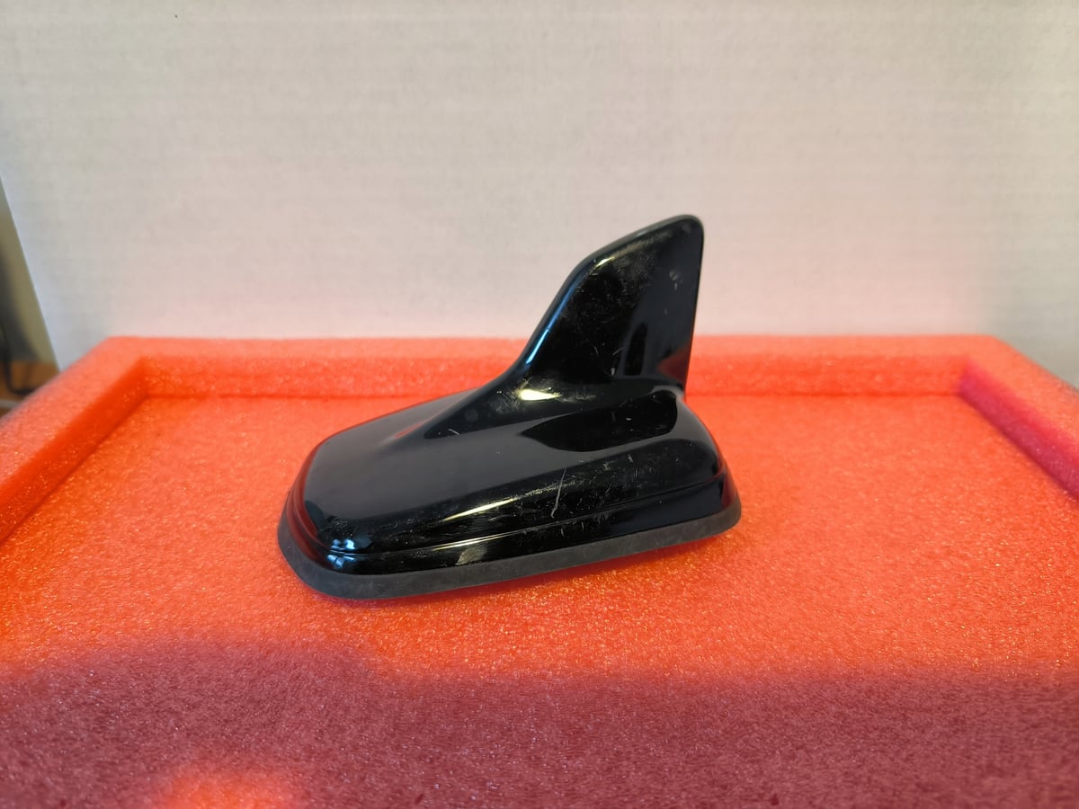 Audi OE Antena dachowa GPS 4N0035503P Kolor Czarny Y9B
