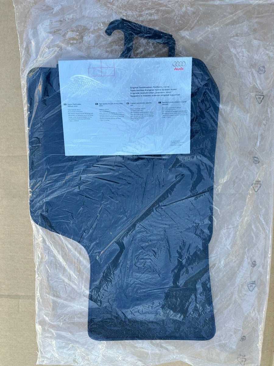 Dywaniki welurowe Audi A3 8L2061225 EB przód RL