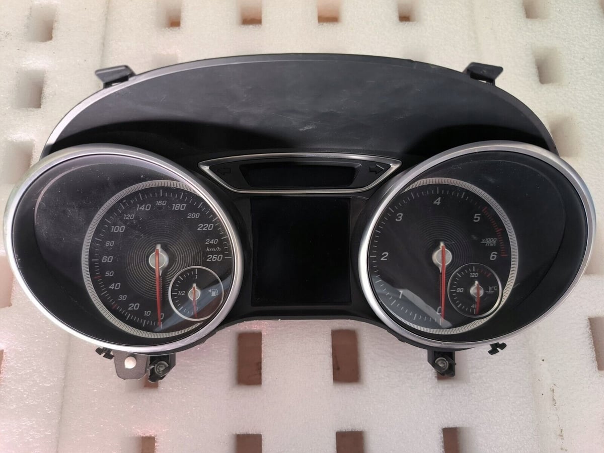 MERCEDES GLA A1569009503 LICZNIK ZEGARY
