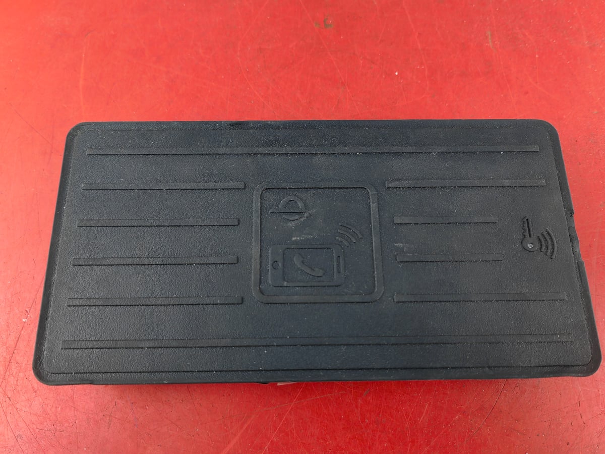 Audi A6 Ładowarka indukcyjna 4K0035502B (1)