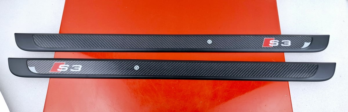 Audi S3 Listwy progowe Podświetlane Carbon LED 8V0071300A