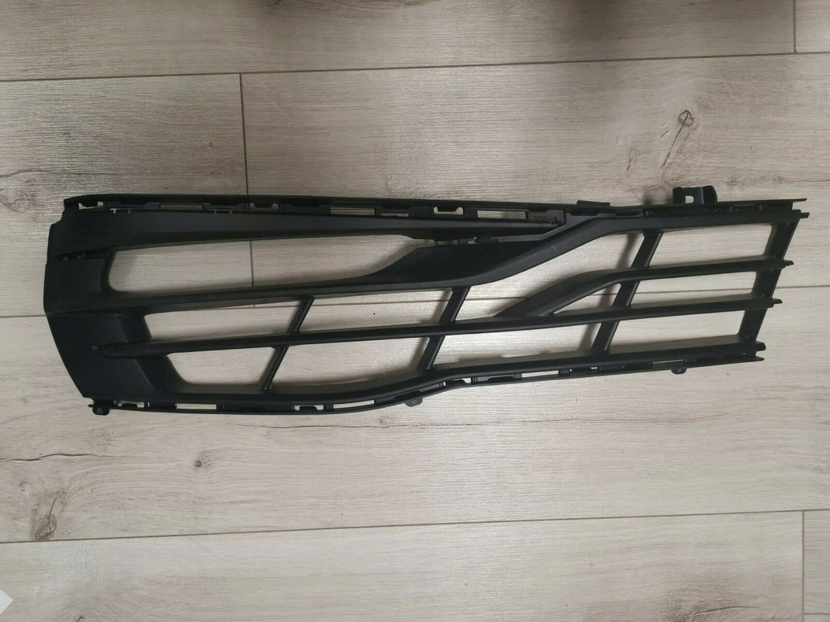 Kratka zderzaka BMW G32 7415588 R
