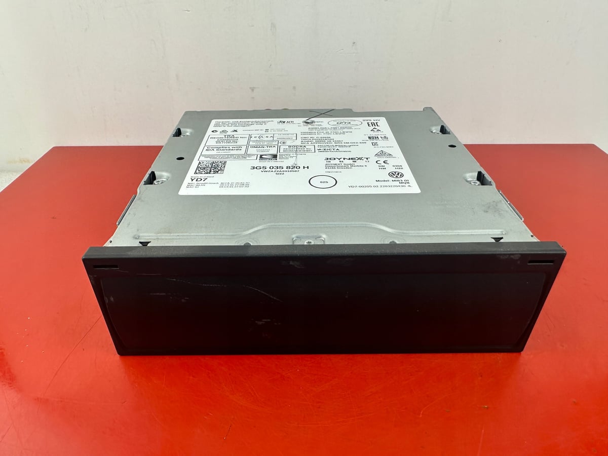 VW Volkswagen PASSAT B8 Stacja multimedialna MIB3 3G5035820H Uszkodzony