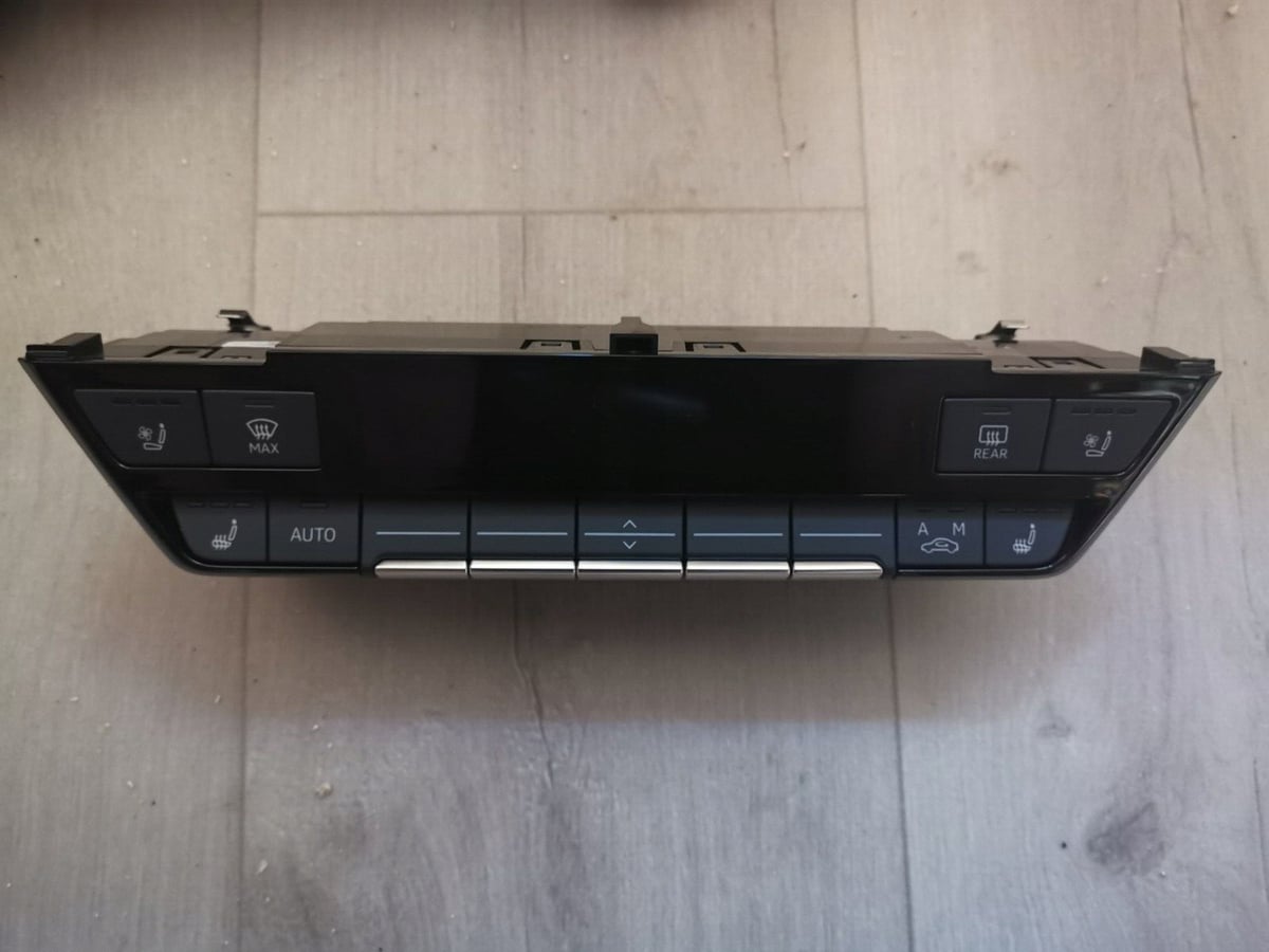 Panel klimatyzacji Audi 4J3820043E