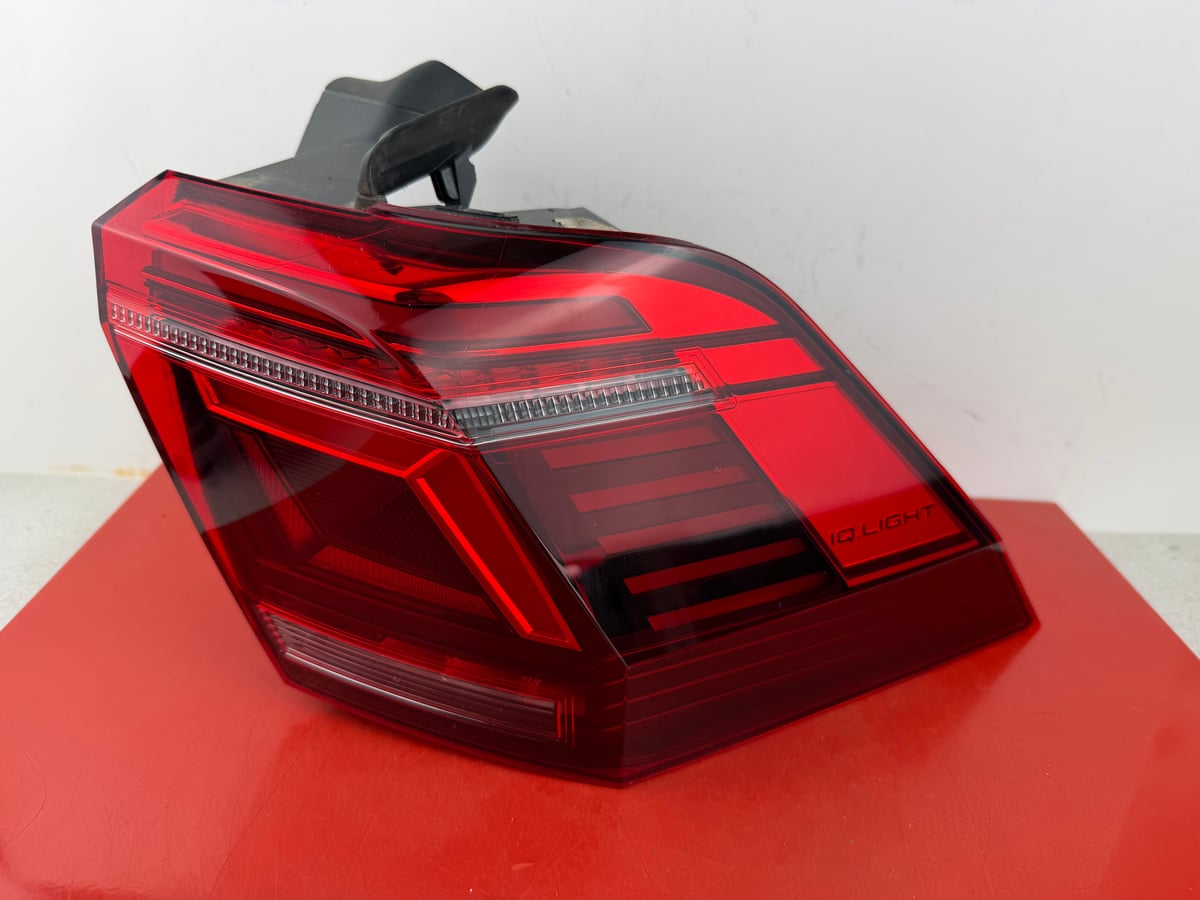 VW Volkswagen Tiguan II Lampa tylna Prawa IQ.Light 5NA945208H