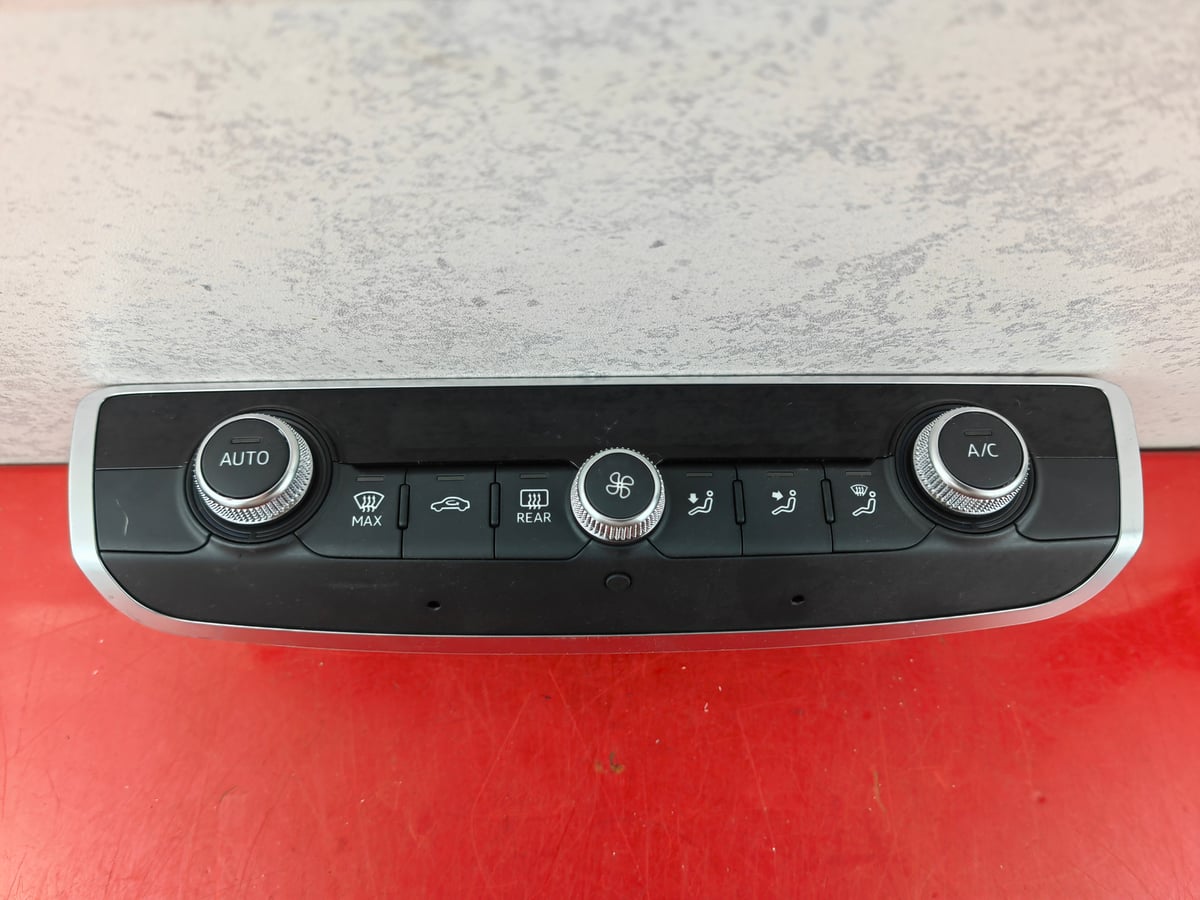 Audi A3 panel sterowania klimatyzacji 8V0820043AE