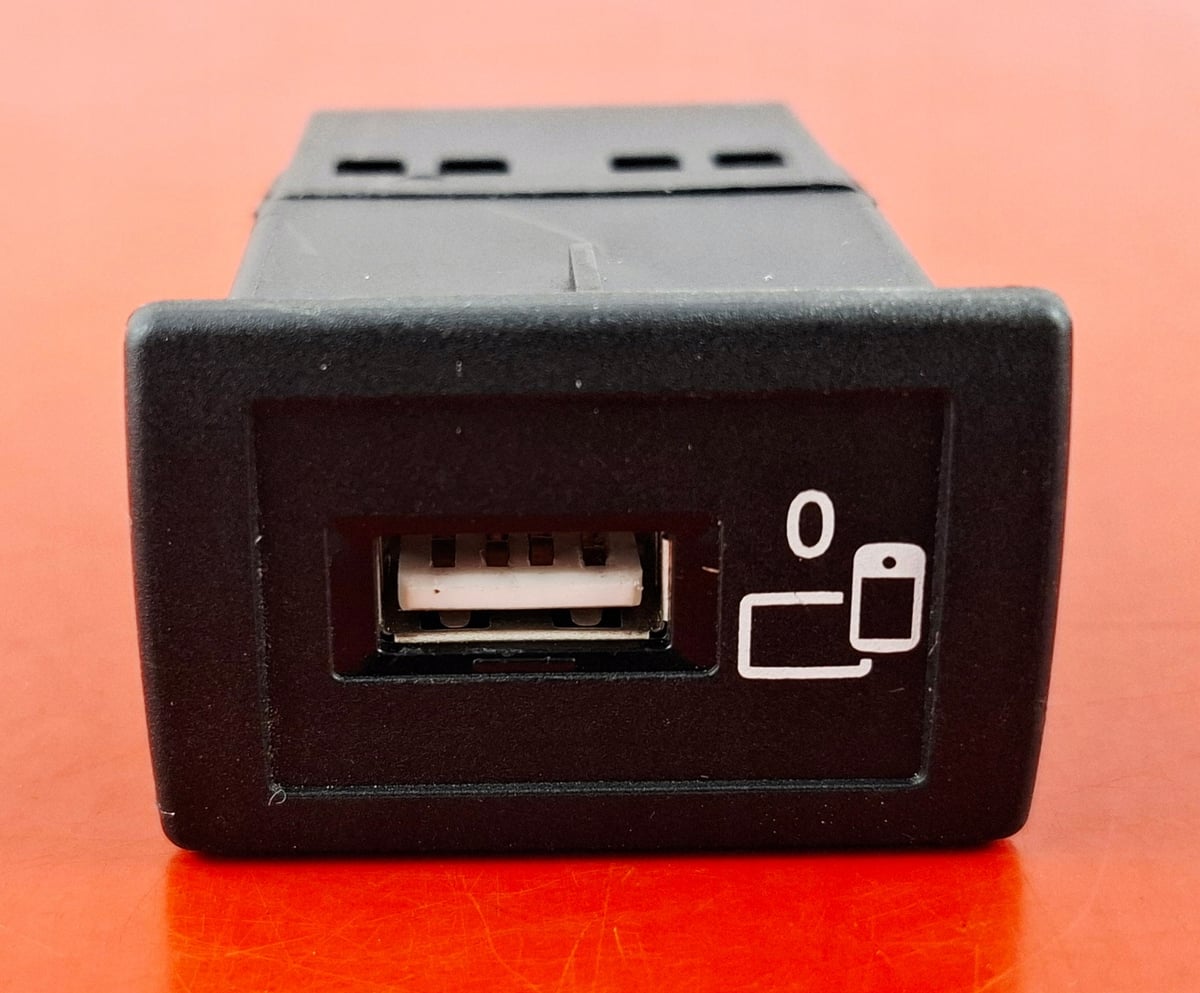 Mercedes-Benz e-klasa W213 Jednostka łączenia portu USB A2138203200