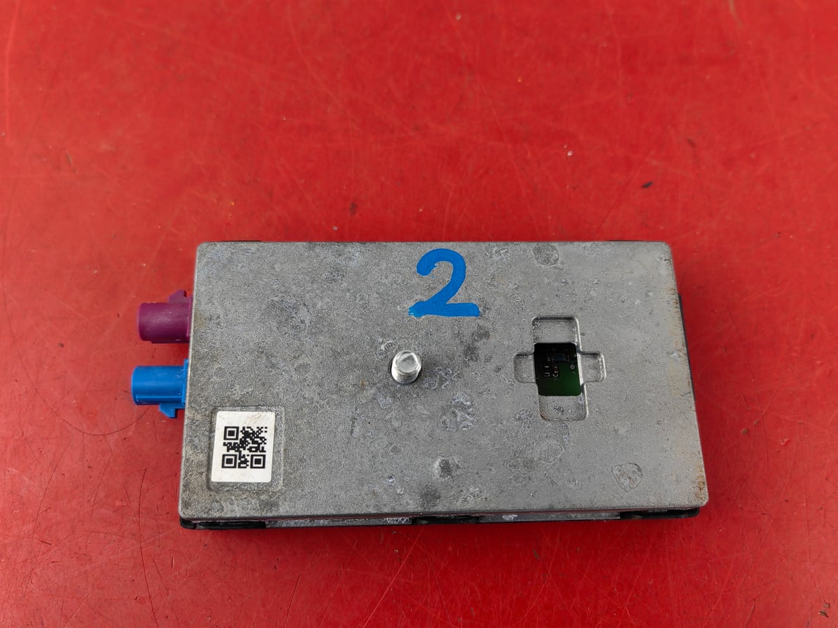 Audi e-tron Wzmacniacz antenowy 9J1051515B (2)