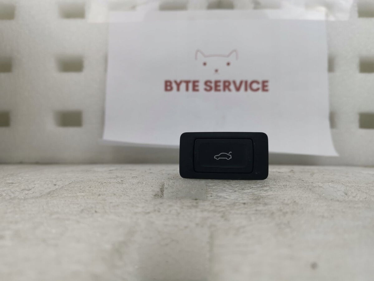 Przycisk otwierania klapy Audi 85E959831C
