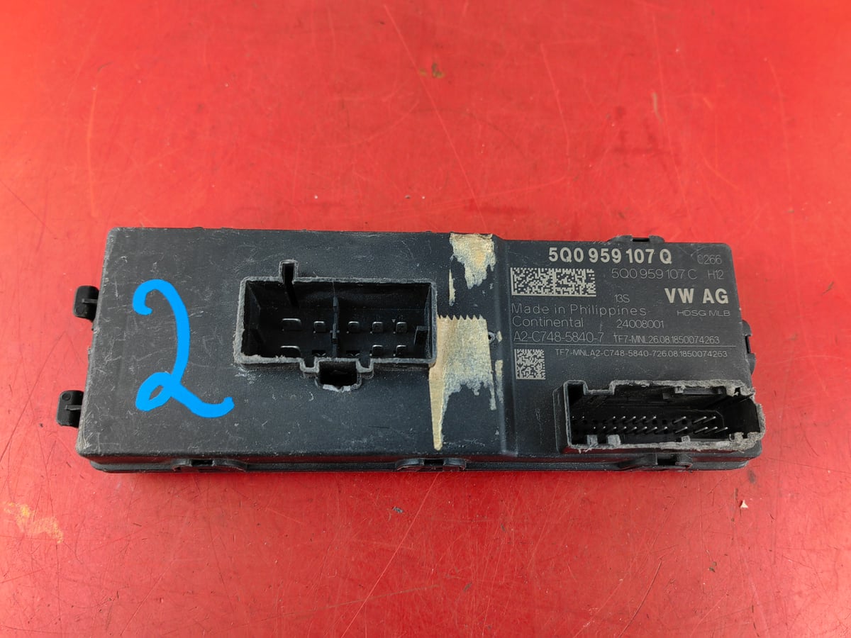 Volkswagen Tiguan Modul Sterownik Bagażnika 5Q0959107Q (2)