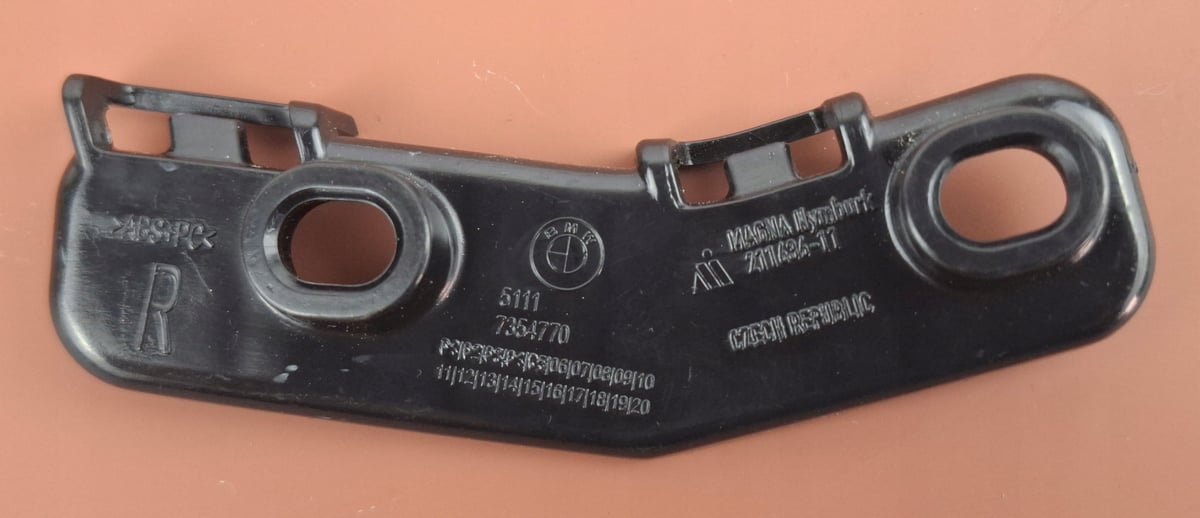 BMW X1 F48 F48N Mocowanie / Ślizg zderzaka Prawy Przód 7354770