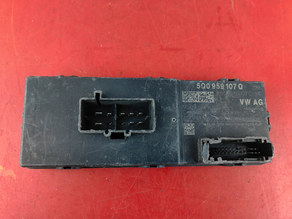 VW PASSAT B8 Modul Sterownik Bagażnika 5Q0959107Q