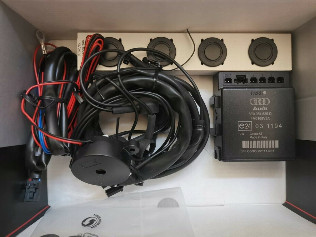 Komplet PDC Audi TT 8J8054630