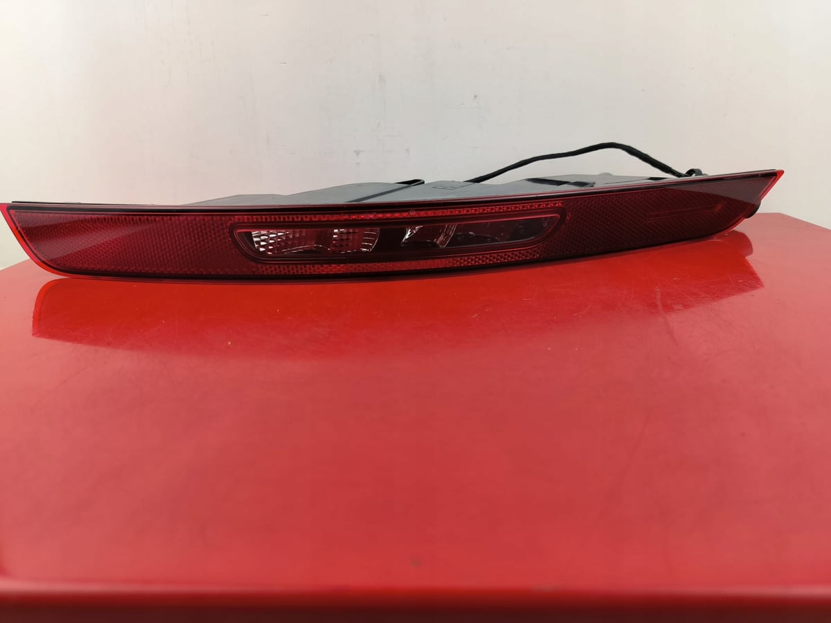 LAMPA ZDERZAKA TYŁ TYLNEGO PRAWY Porsche Macan 95B945726T