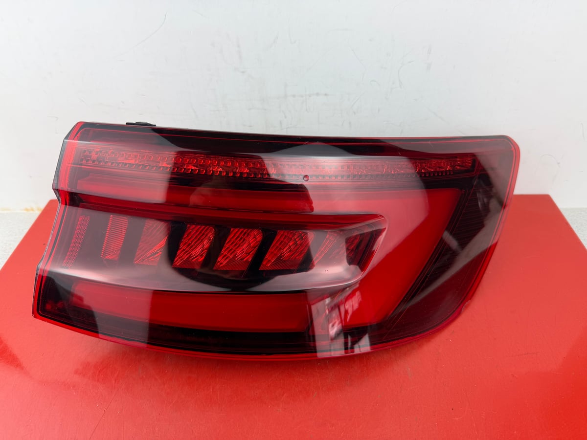 Audi A4 B9 Sedan Lampa tylna Prawa 8W5945092G