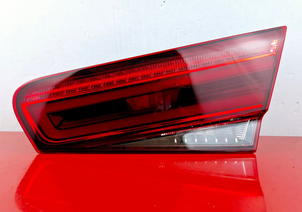 Audi A3 8V Lampa Tylna Prawa w klapę 8V3945094E