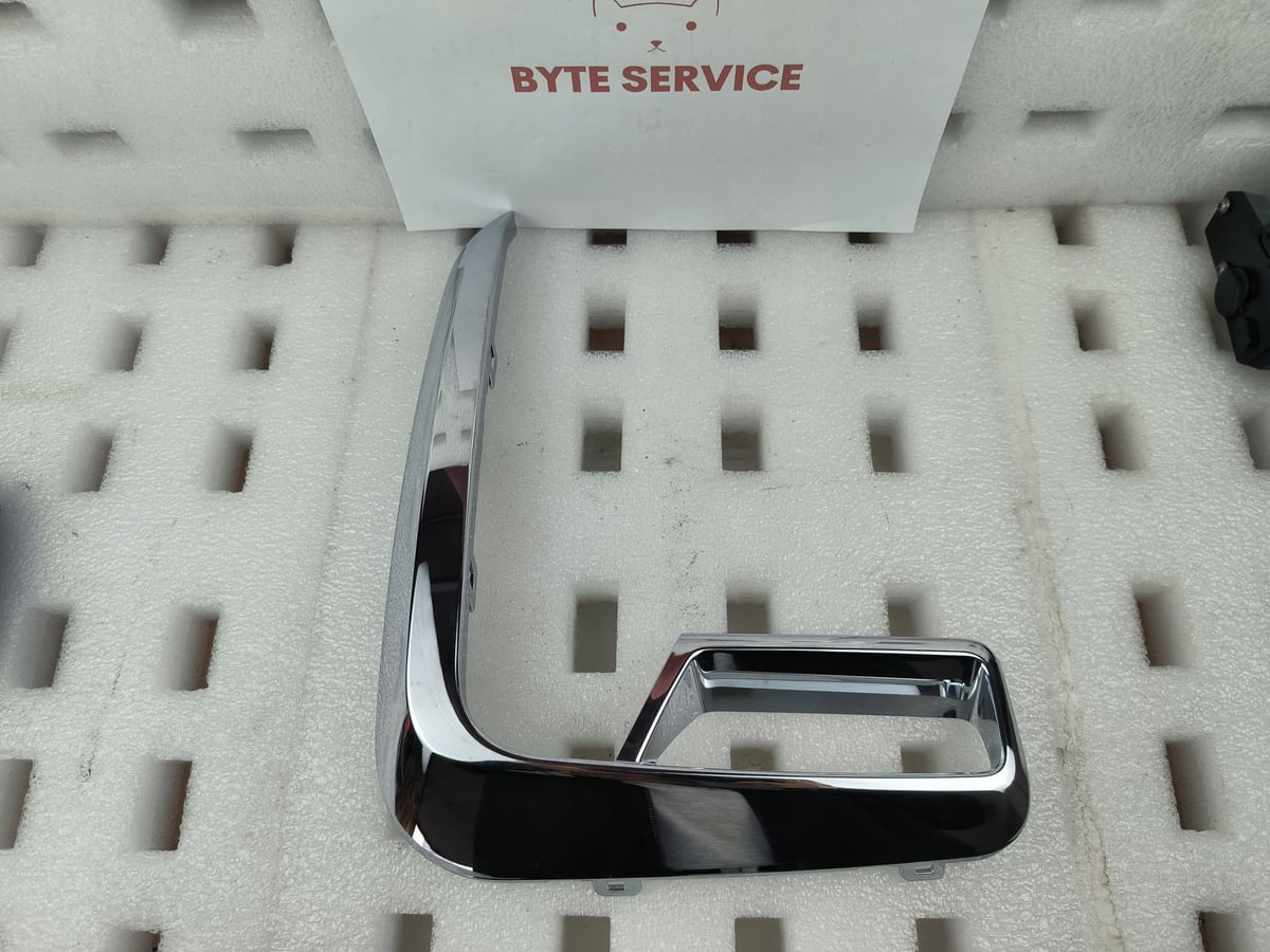 BMW 7 G11 / G12 Osłona Nakładka Prawa 51118079586 8079586