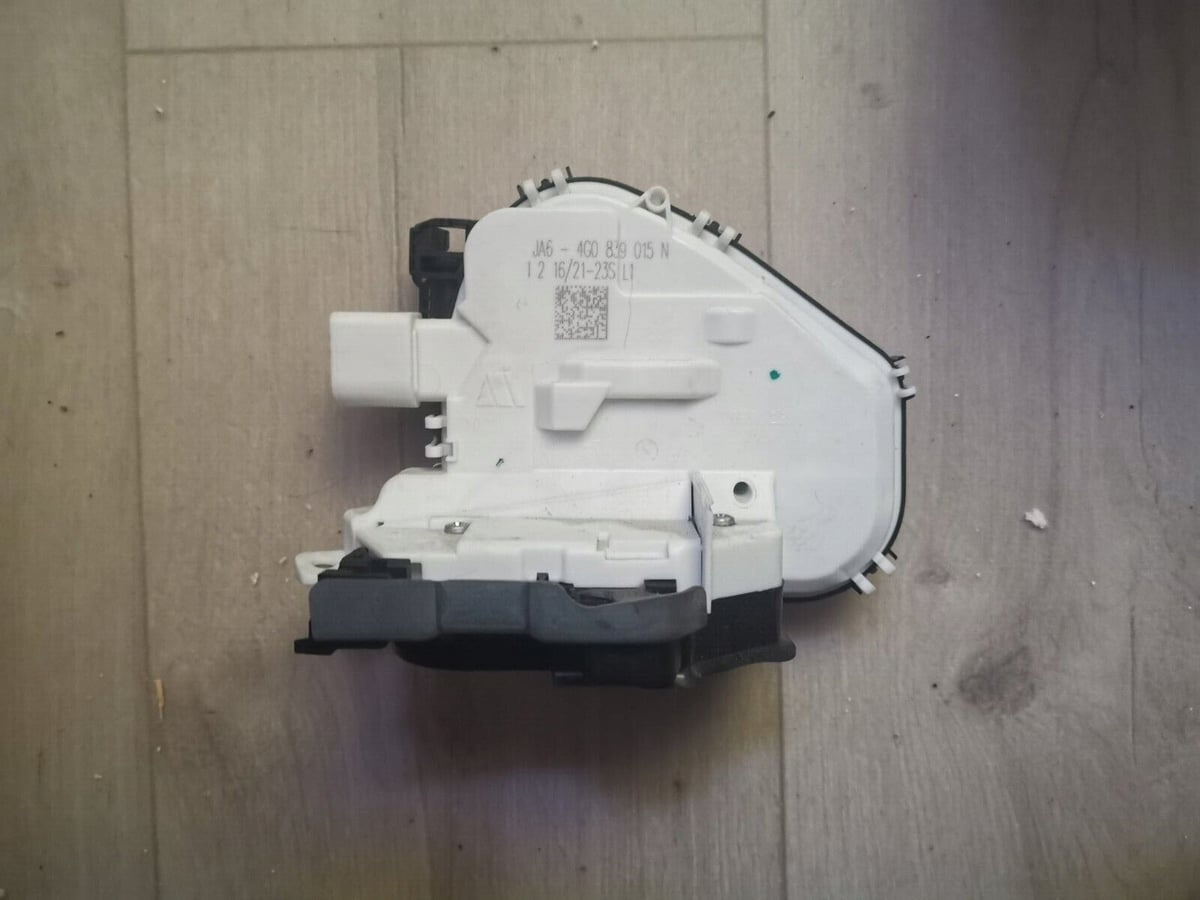 ZAMEK DRZWI PRZÓD LEWY AUDI A8 4G0839015N